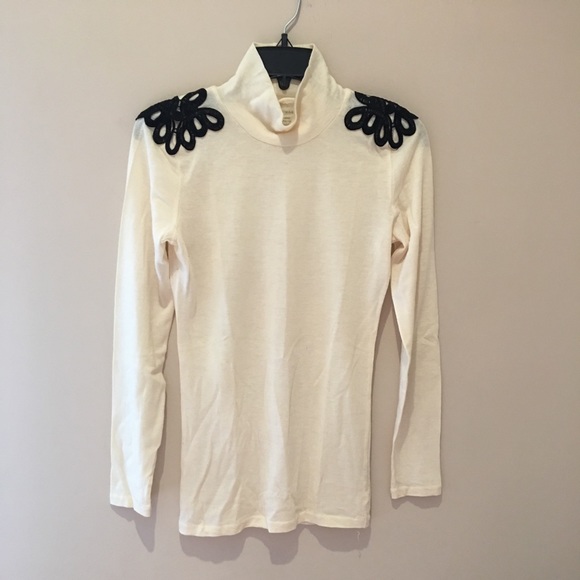 Tops - Beautiful club Monaco embellished top❤️